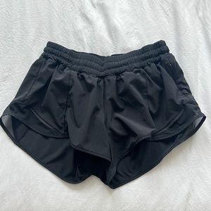 Lululemon Hotty Hot Low-Rised Lined Shorts 2.5”